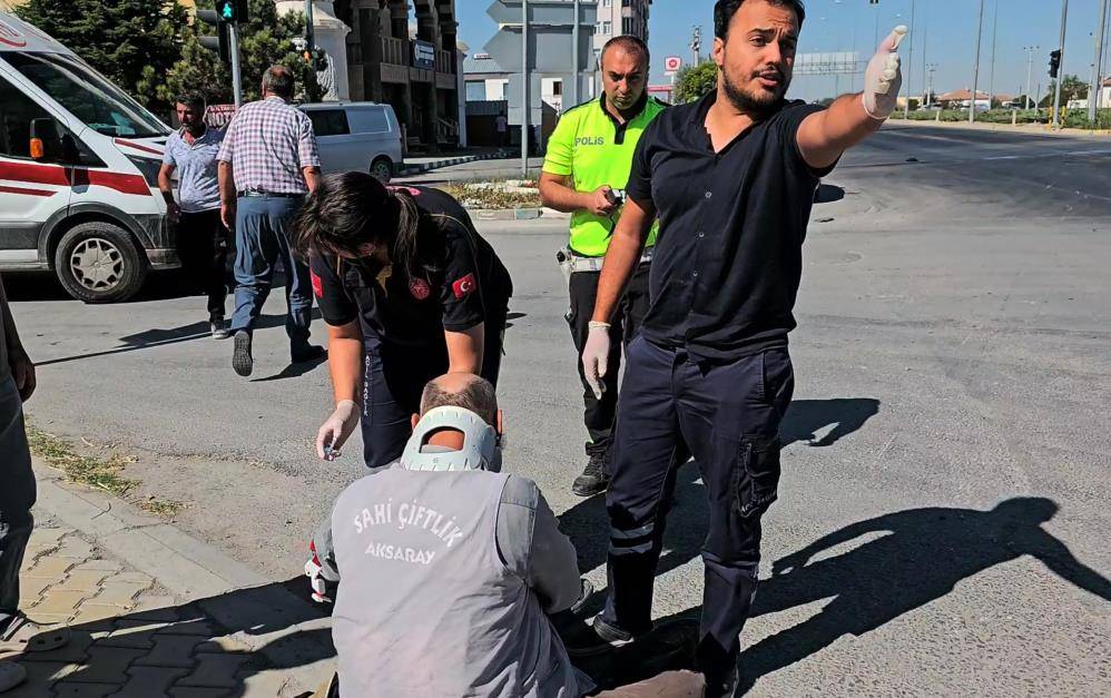 Konya yolunda kaza! Sağlık çalışanı müdahaleyi bırakıp gazeteciye tepki gösterdi 4